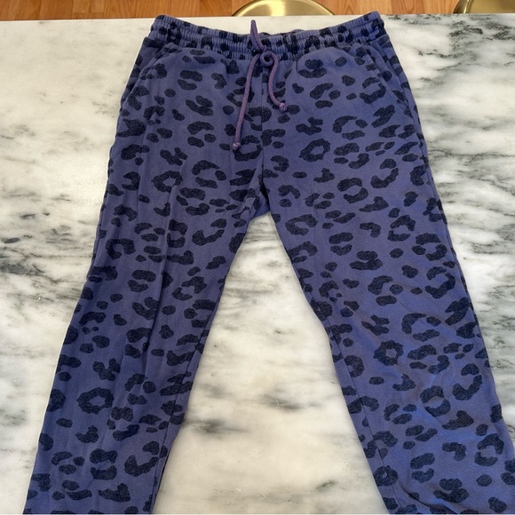Comfy Leopard Print Sweatpants - Picture 2 of 3